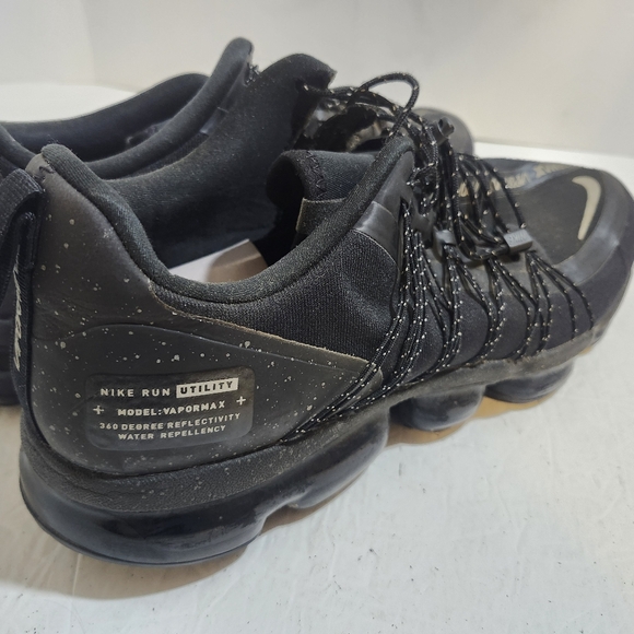 Nike Air VaporMax Run Utility Mens Black Shoes Sneakers Size 9.5 AQ8810-001 - Picture 2 of 5